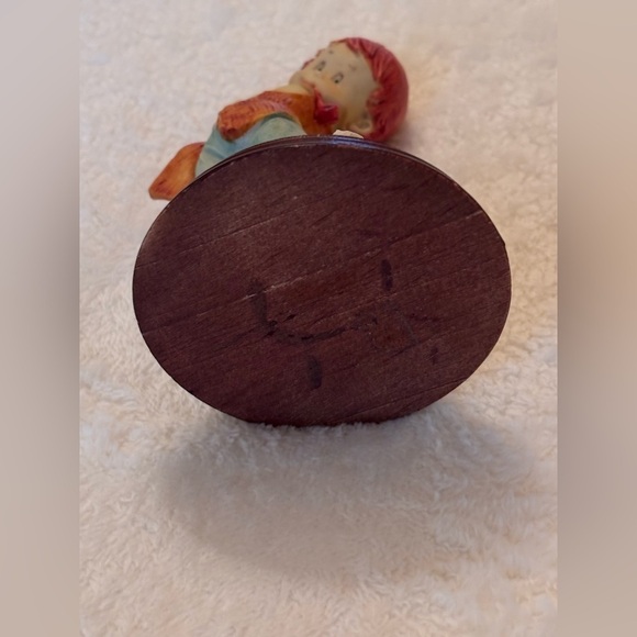 Charming Golfing Child Figurine - Multicolor - Picture 14 of 14